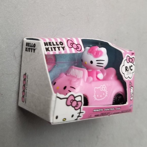 NEW - ZURU 5 Surprise Mini Brands - Hello Kitty RC Car & Wooden Bead Kit Minis - Picture 2 of 6